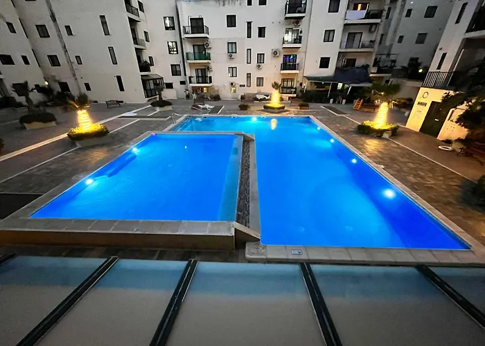 Cosy 4 Bedroom Apt With Use Of Pool