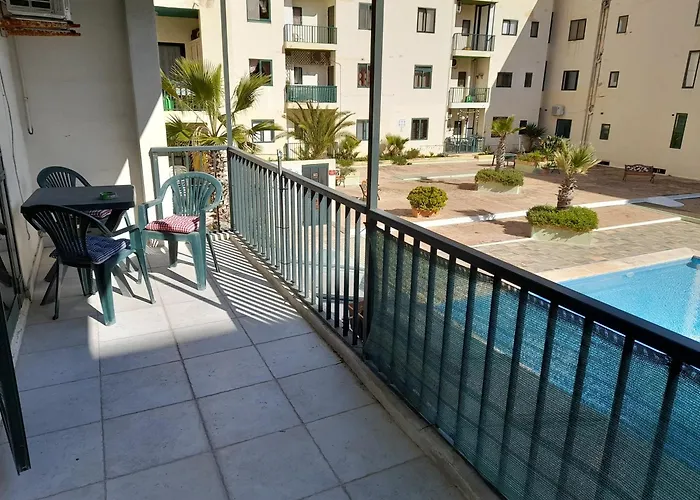 Cosy 4 Bedroom Apt With Use Of Pool